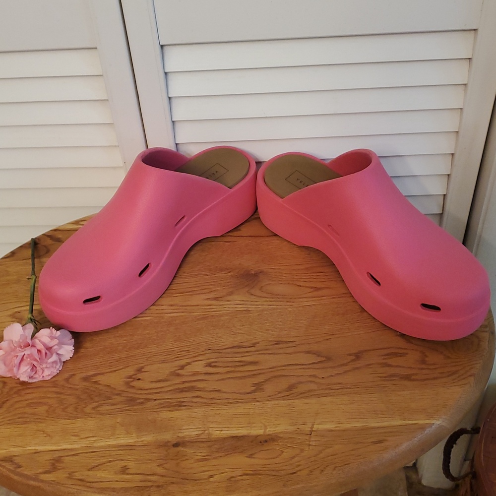 Yellow Box Zippy Pink Clogs, Size 9 - Picture 6 of 8
